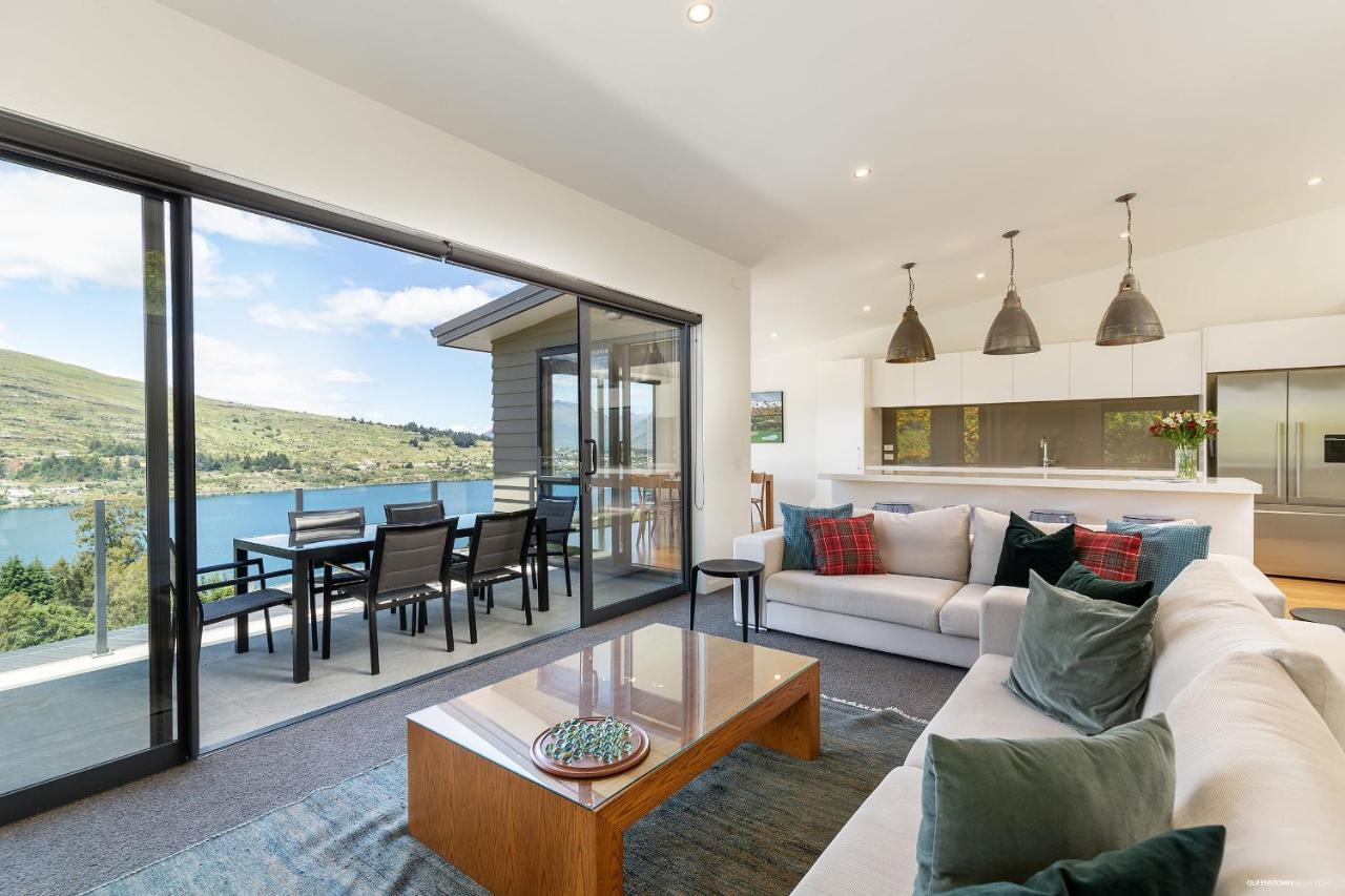 Okataina - Means Place Of Laughter, Luxury Retreat Villa ควีนส์ทาวน์ ภายนอก รูปภาพ