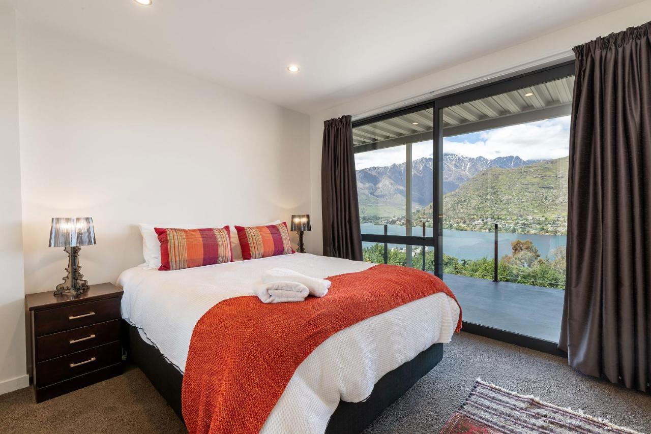 Okataina - Means Place Of Laughter, Luxury Retreat Villa ควีนส์ทาวน์ ภายนอก รูปภาพ